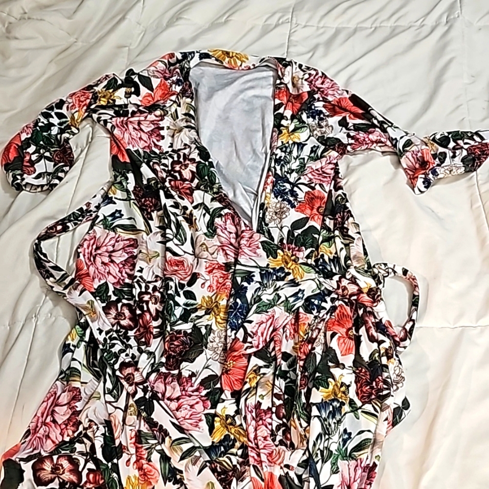 Gorgeous Large Robe, ties are attached super soft